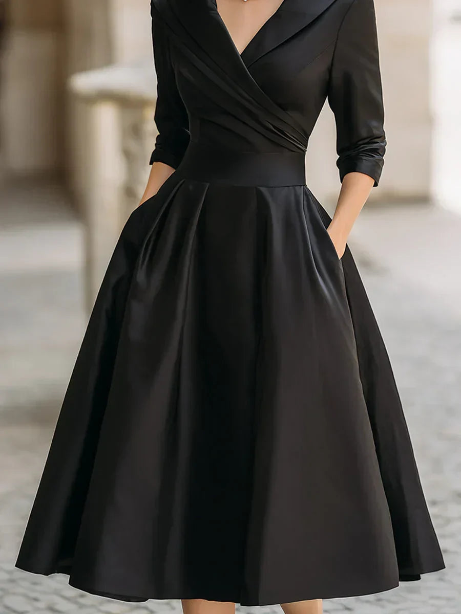 Karen – Elegancka satynowa sukienka o kopertowym kroju