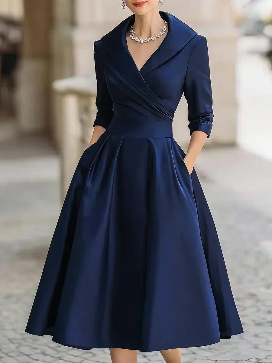 Karen – Elegancka satynowa sukienka o kopertowym kroju