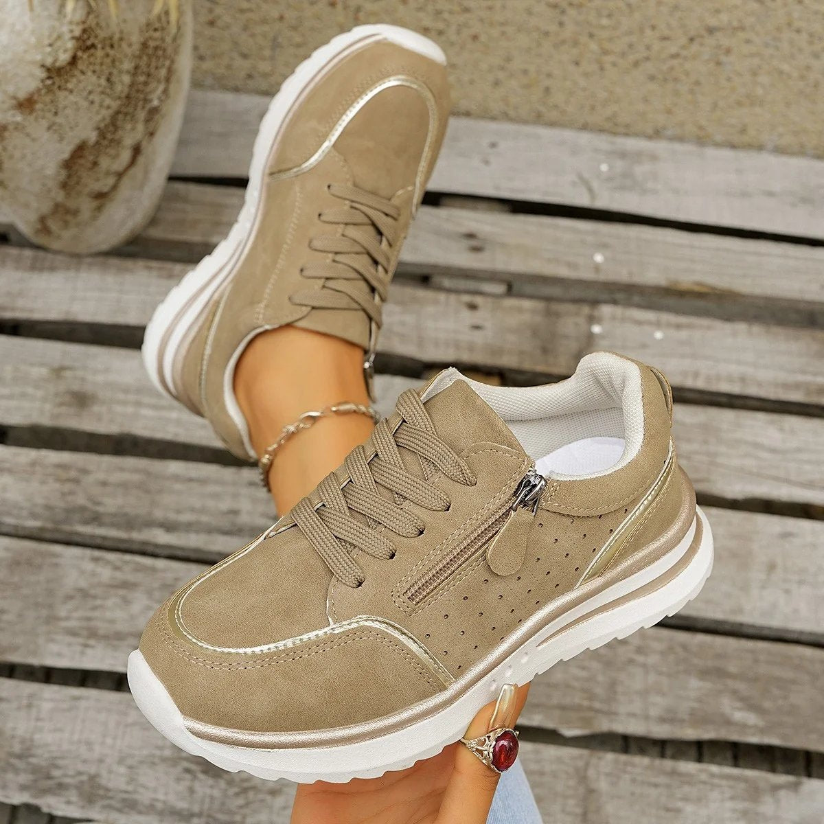 Renate – Sneakersy na platformie z bocznym zamkiem