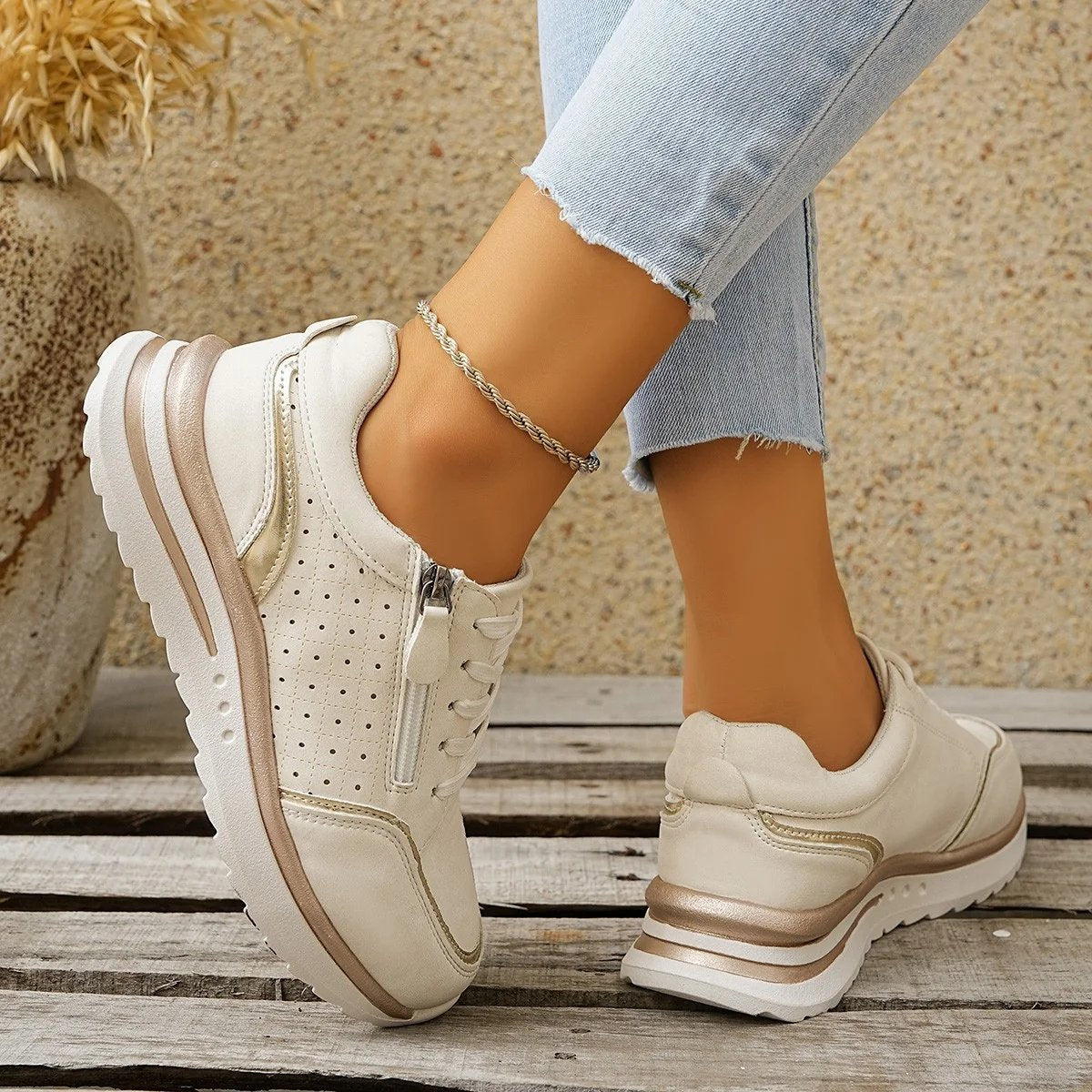 Renate – Sneakersy na platformie z bocznym zamkiem