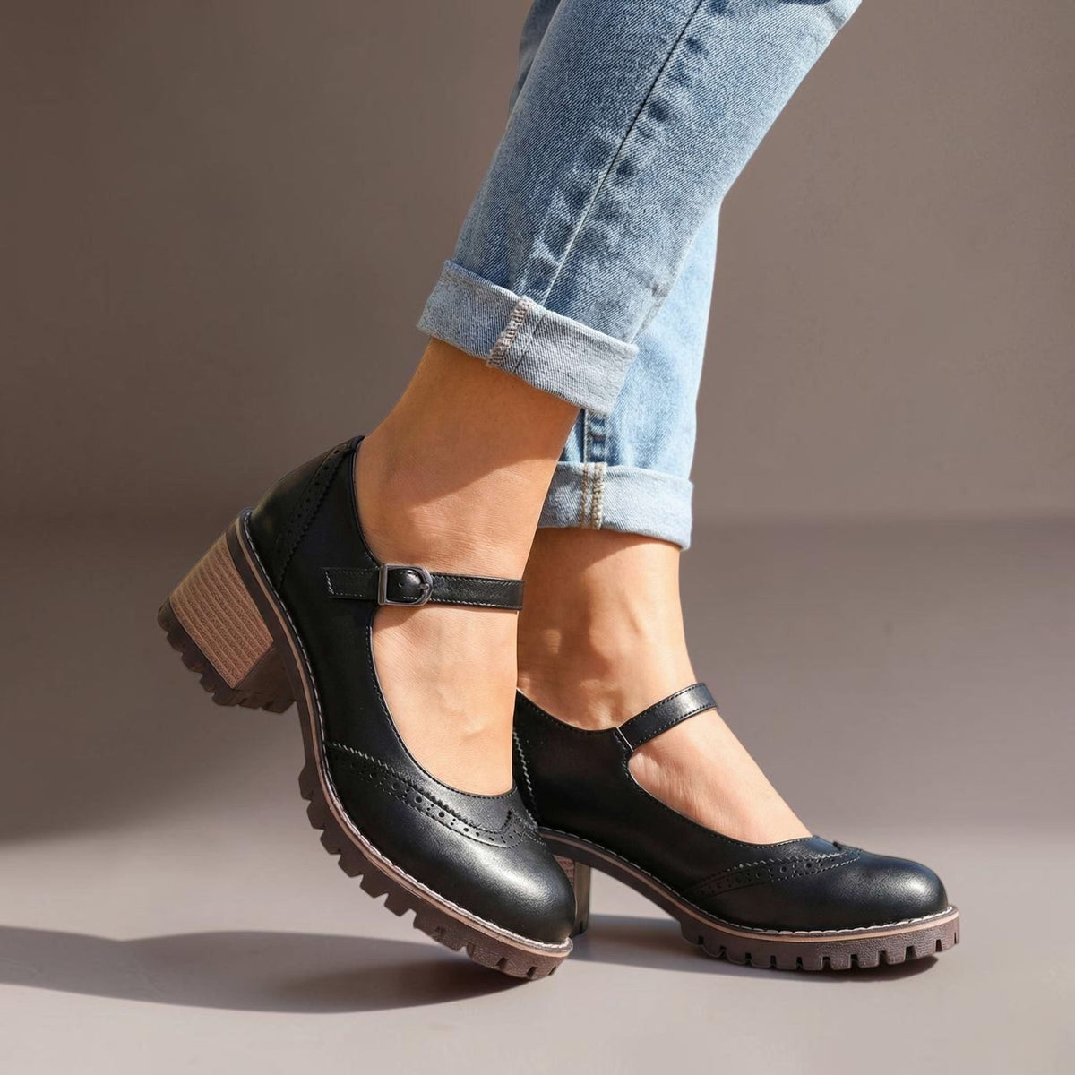 Karoline | Eleganckie buty z paskiem w kształcie litery T