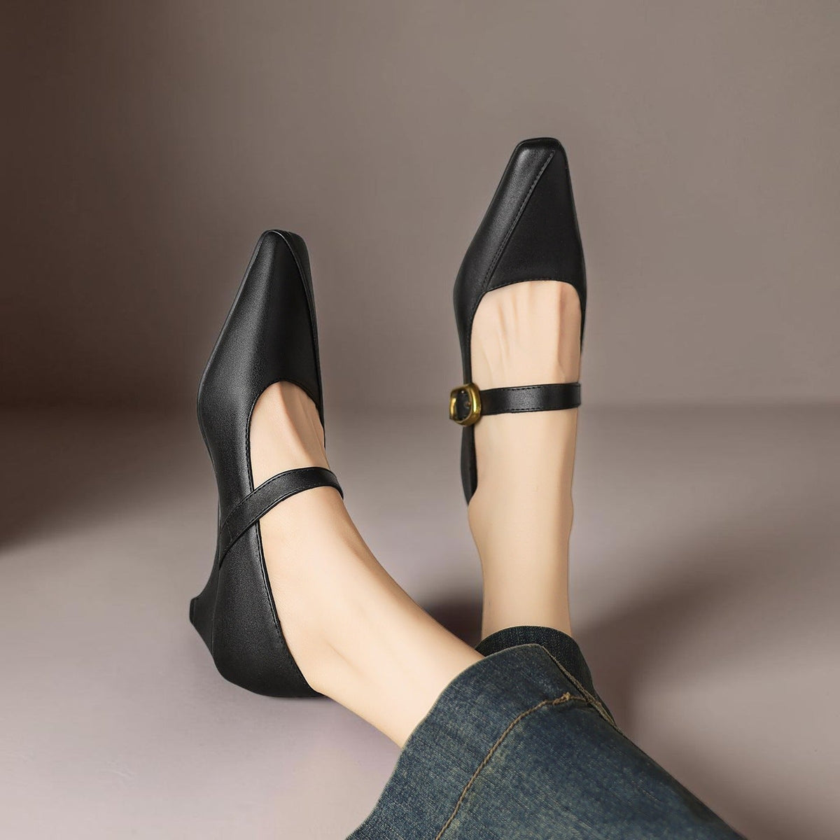 Grethe | Buty Mary Jane ze złotą klamrą