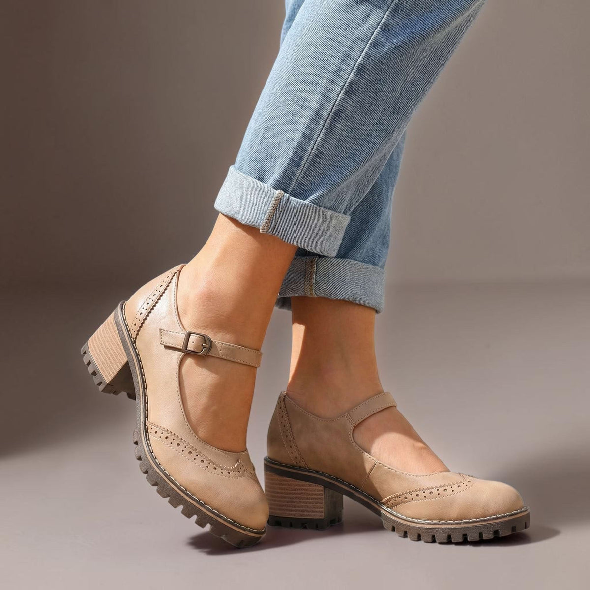 Karoline | Eleganckie buty z paskiem w kształcie litery T