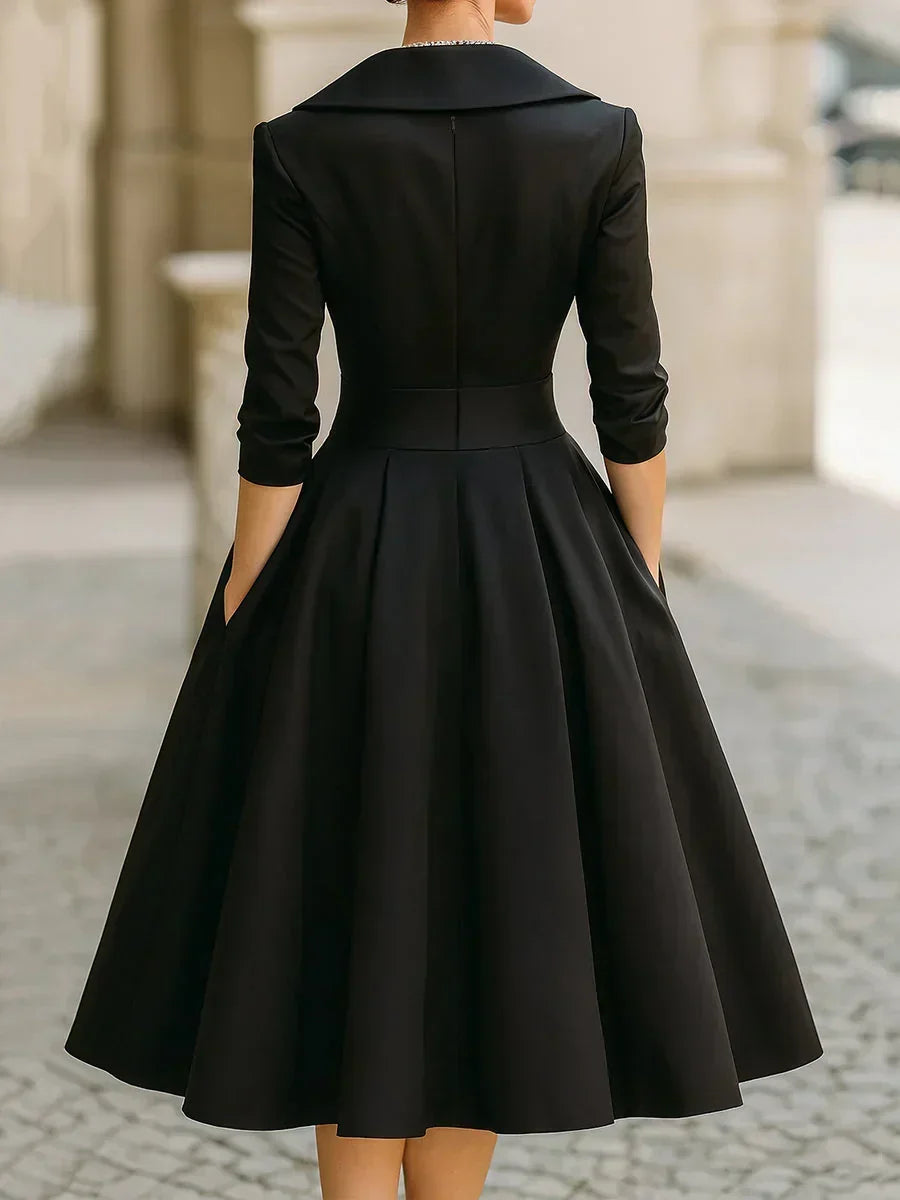 Karen – Elegancka satynowa sukienka o kopertowym kroju
