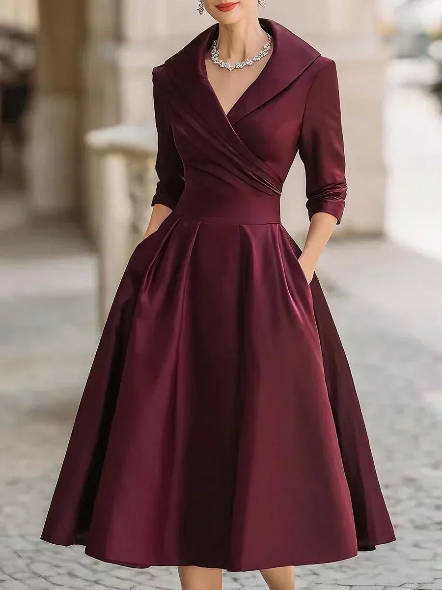 Karen – Elegancka satynowa sukienka o kopertowym kroju