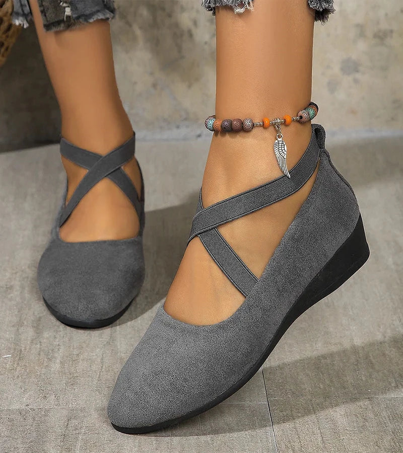 Phyllis | Zabudowane buty na koturnie