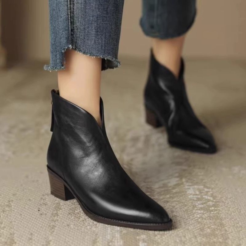 Livia – Eleganckie botki skórzane na słupku