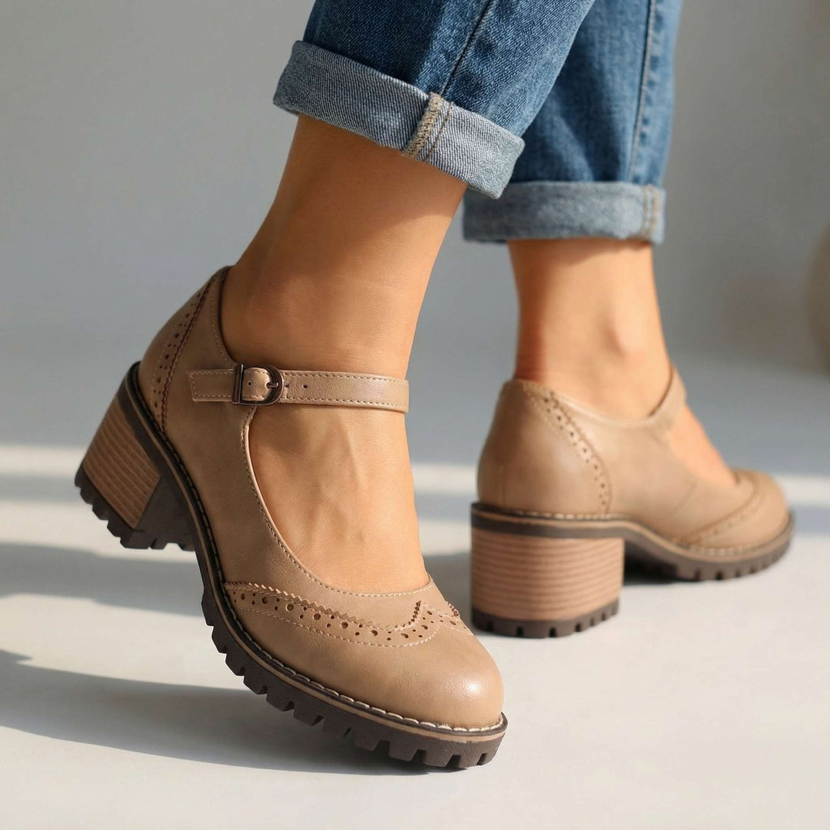 Karoline | Eleganckie buty z paskiem w kształcie litery T