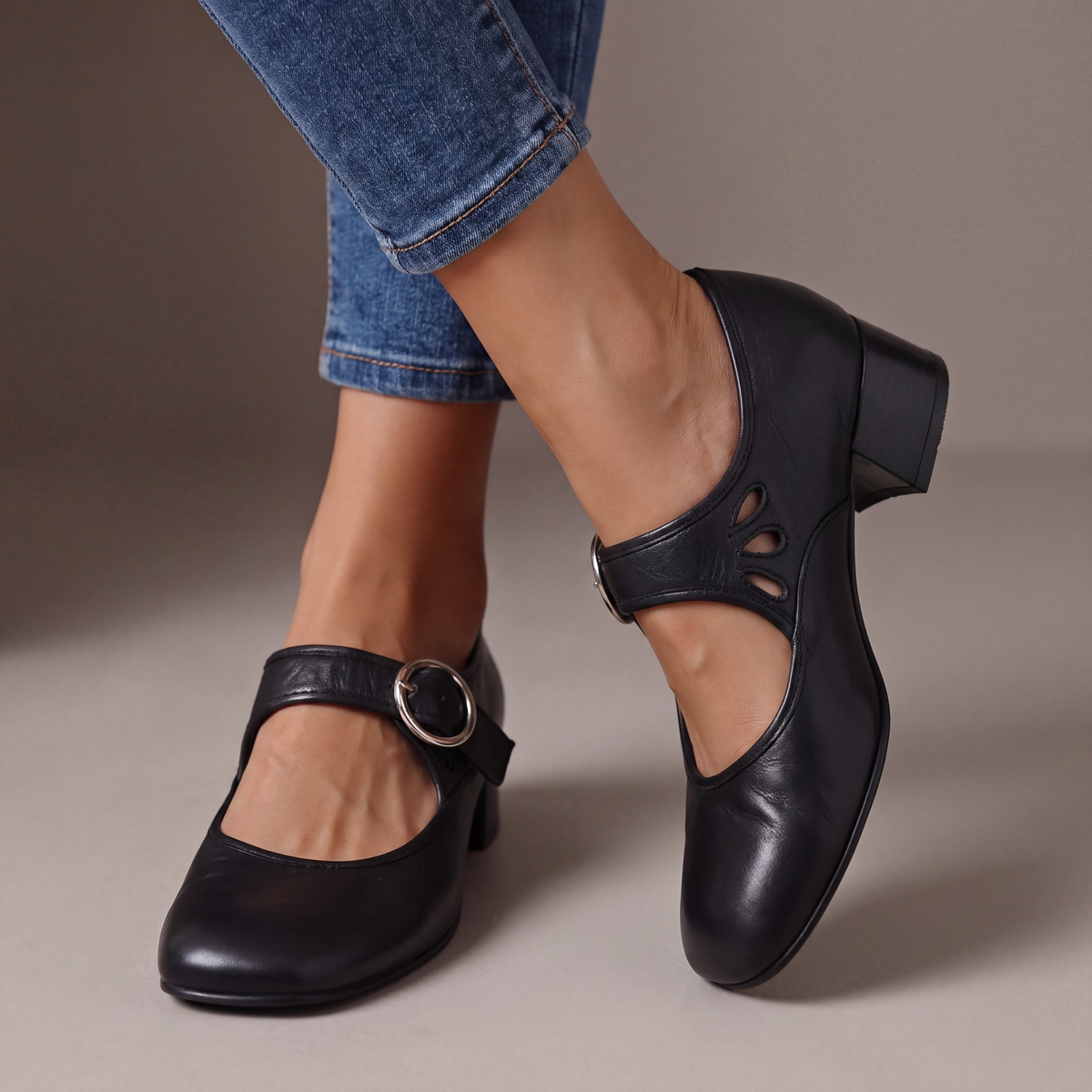 Caroline | Miękkie skórzane buty z paskiem