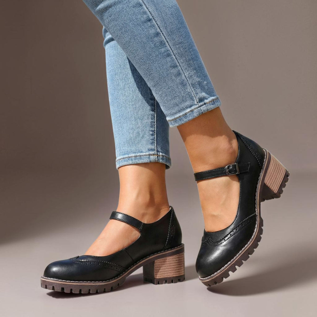 Karoline | Eleganckie buty z paskiem w kształcie litery T