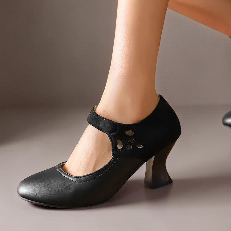 Camilla | Eleganckie zamszowe buty z paskiem wokół kostki