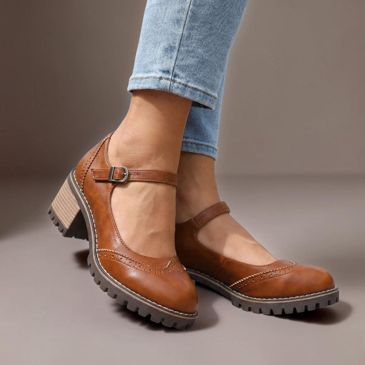 Karoline | Eleganckie buty z paskiem w kształcie litery T