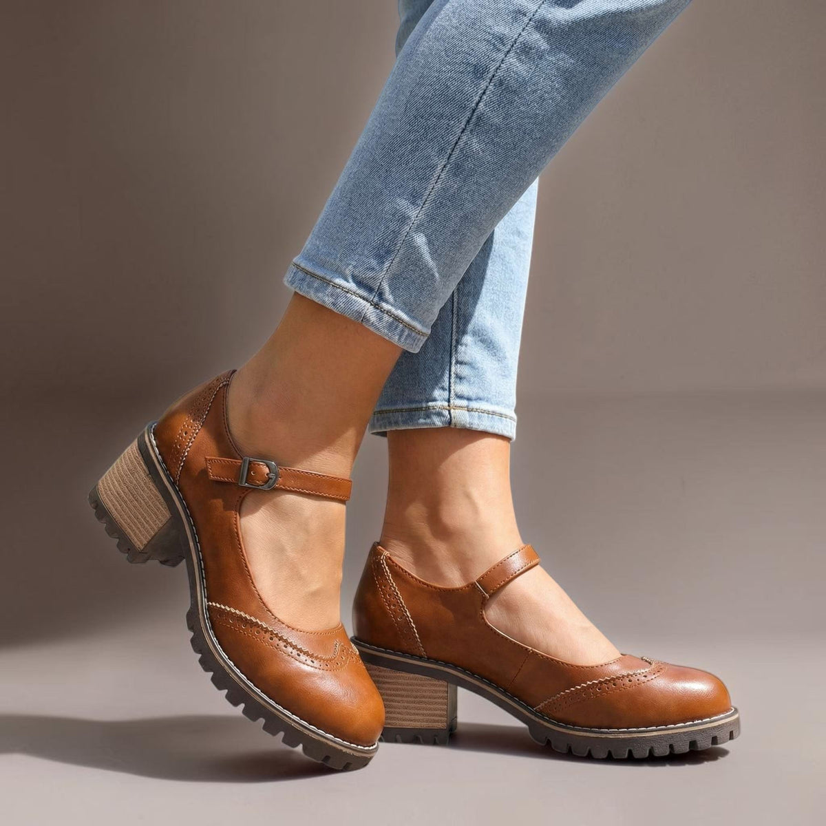 Karoline | Eleganckie buty z paskiem w kształcie litery T