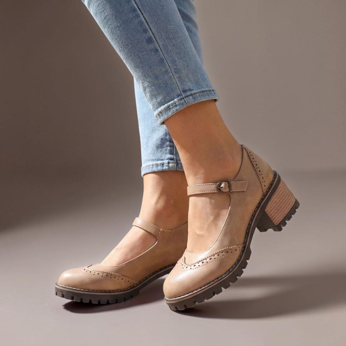 Karoline | Eleganckie buty z paskiem w kształcie litery T